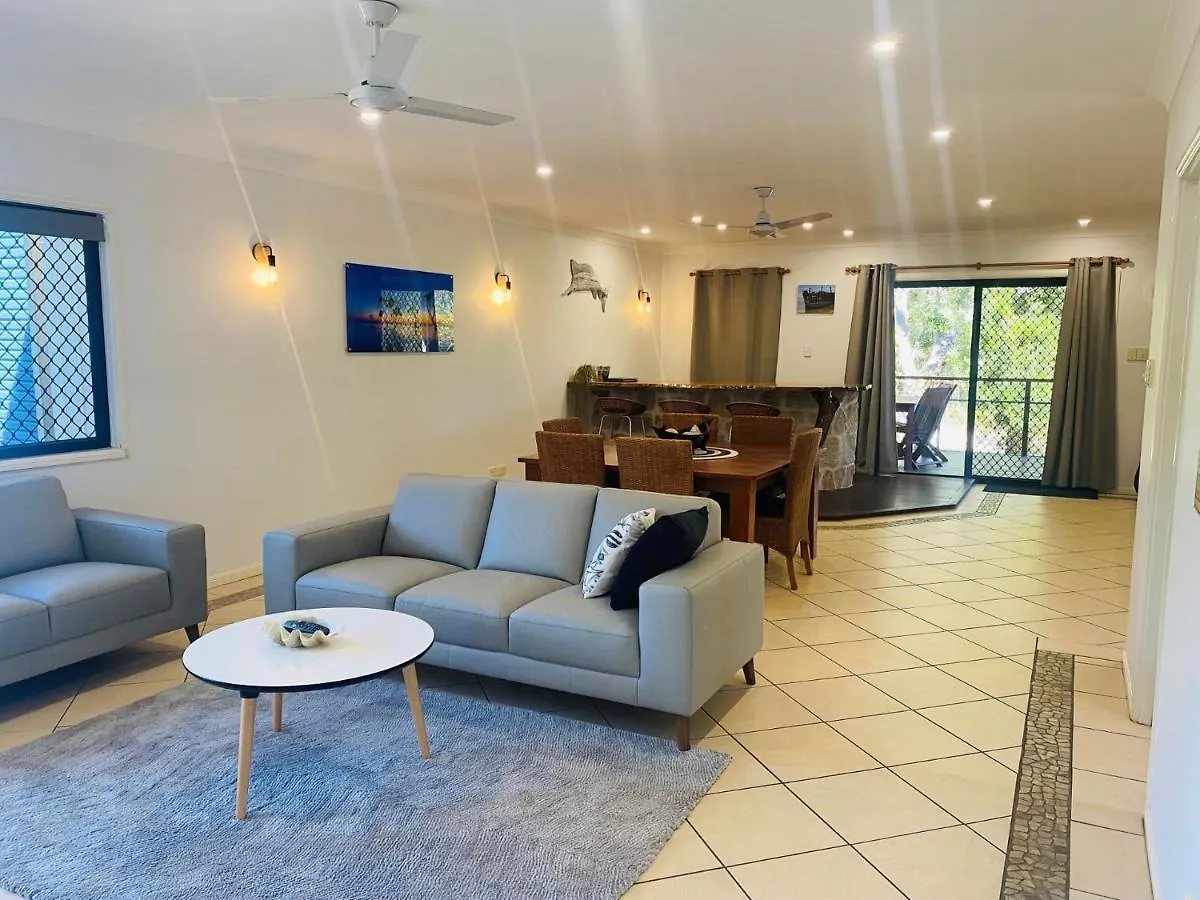 Sandys On Cypress Rainbow Beach Holiday home